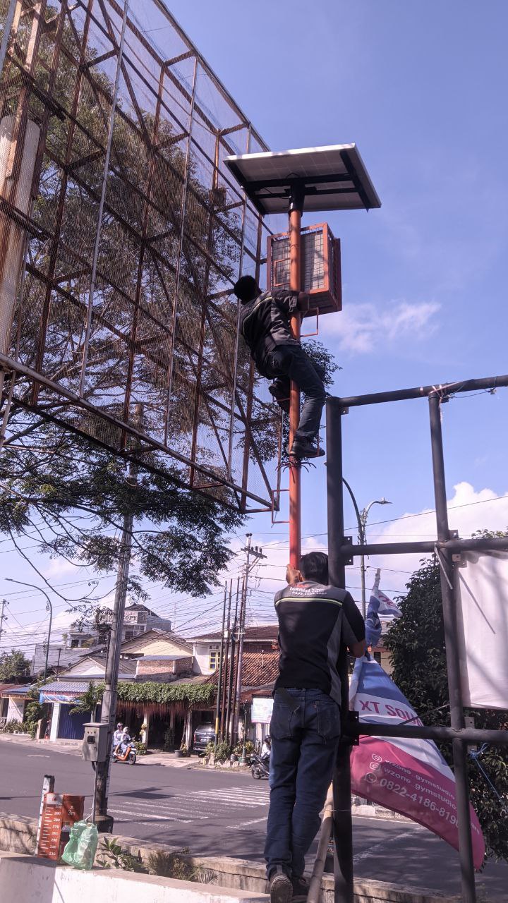 PT Wahana Tunggal Group Dampingi Teknisi Setting dan Perawatan CCTV di BPBD Gambiran